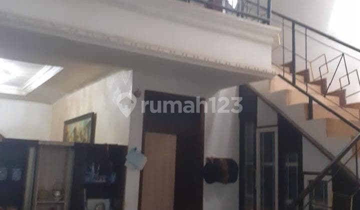 Strategic House on Caringin Cibolerang Wing, Suitable for a Mess.