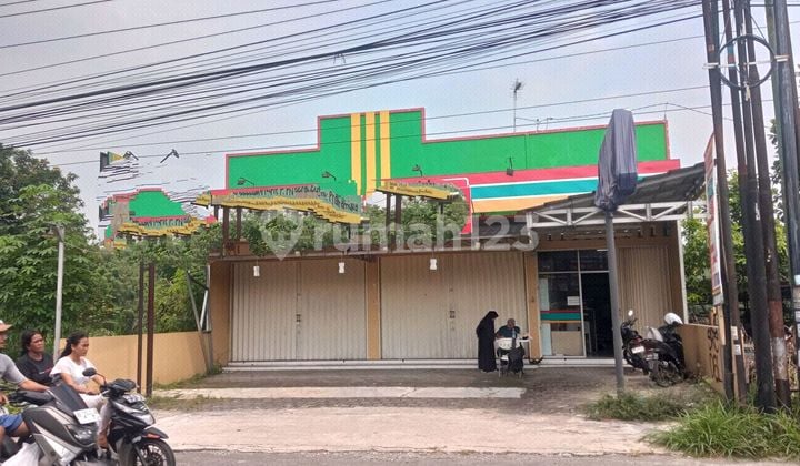 Ruang Usaha Tepi Jalan Raya Di Banguntapan Bantul