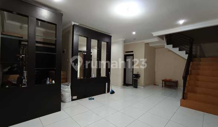 RUMAH 2 LANTAI SEMI FURNISHED HADAP TIMUR