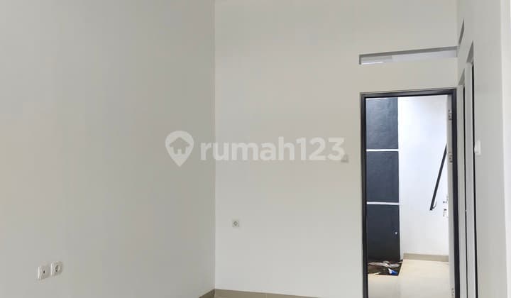 RUMAH BARU MINIMALIS SIAP HUNI DI CIKONENG