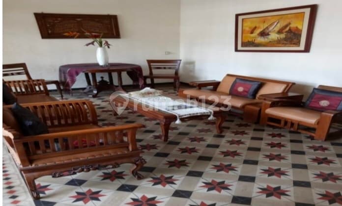 Dutch-style house in the Riau Wing can be used as a business space or for boarding.