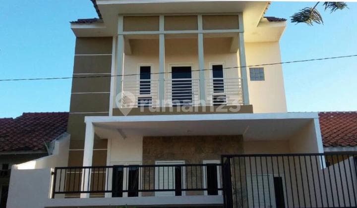 Dijual Rumah 2 Lantai Kondisi Bagus Lokasi Bukit Palma Citraland Surabaya