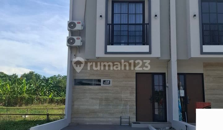Rumah 2 Lantai Dekat Dengan Citraland Surabaya