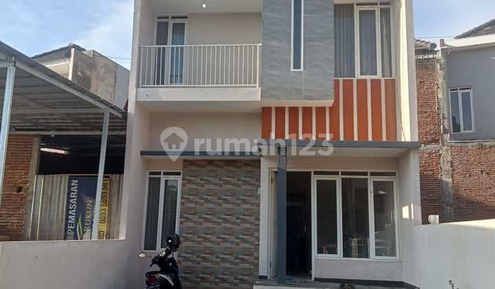 Dijual Rumah 2 Lantai di Podorukun Eksekutif Batu Malang