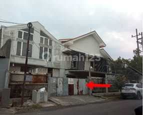 For sale via Auction: House at Gayungsari 1 No 30-32, Surabaya