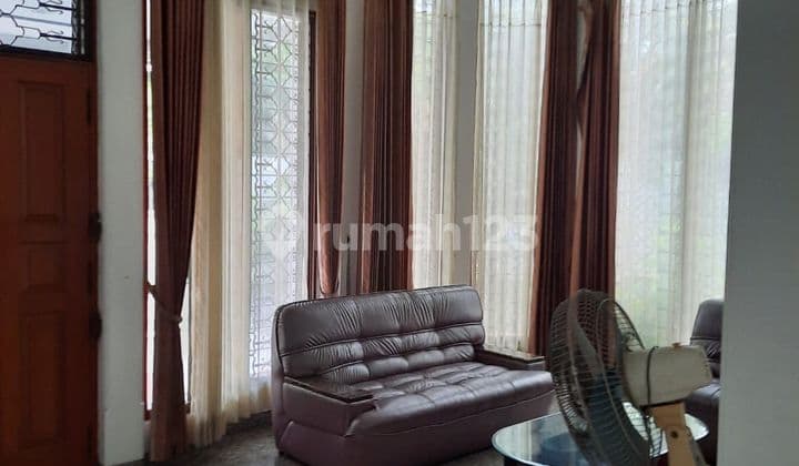 Rumah Mewah di Dharmahusada Indah Utara Lokasi Elit dan Prestisius