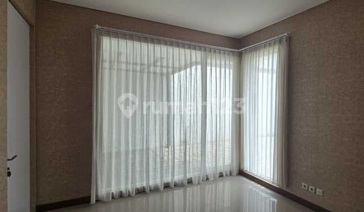 Rumah Royal Residence Cluster Harewood Lokasi Strategis Dekat