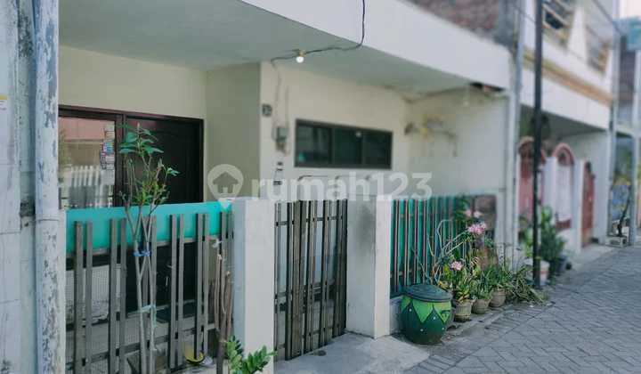 House in Gubeng Strategic Location Close to City Center