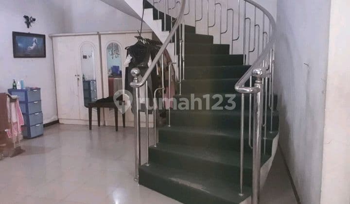 Boarding House Near Petra University, Strategic and Commercial Area Location