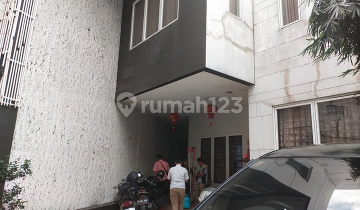 Dijual Via Lelang 140426 Rumah 2 LT Jl Tubagus Angke Komplek Grawisa G No 22