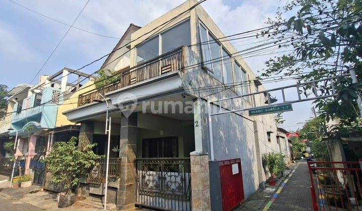 Dijual Via Lelang 150426 Rumah 2Lt Kota Baru Driyorejo