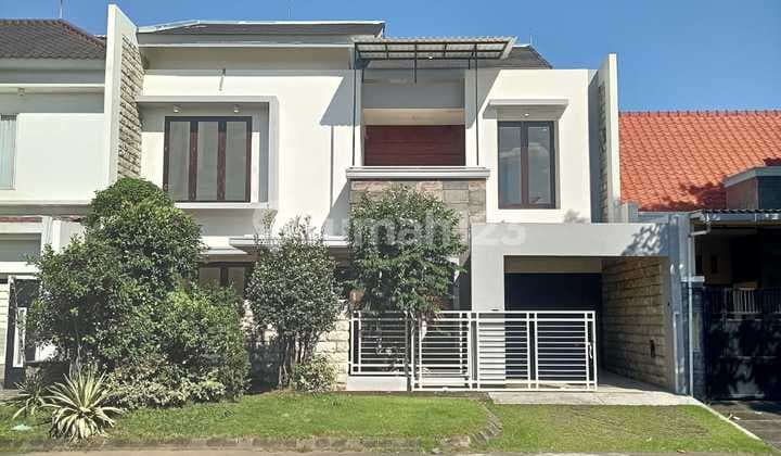 Dijual Rumah Kondisi Ciamik Siap Huni!! Rumah Tinggal di Main Road Puri Surya Jaya,Sidoarjo