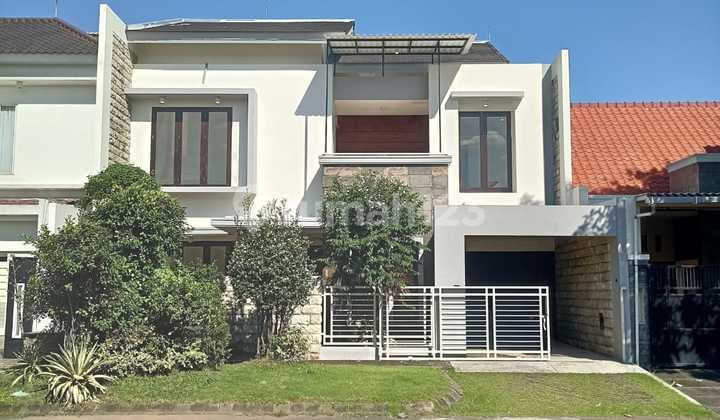 Dijual Rumah Kondisi Ciamik Siap Huni!! Rumah Tinggal di Main Road Puri Surya Jaya,Sidoarjo
