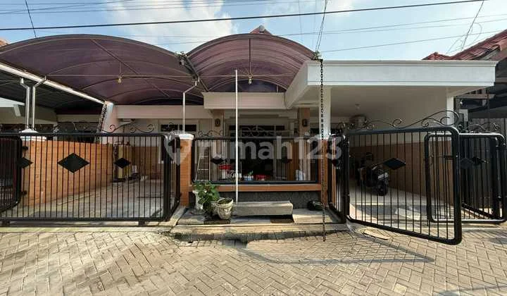 Dikontrakkan Rumah Full Furnish Bergaya Modern, di Perumahan Wisma Mukti (Klampis Anom), Dekat Hokky Merr dan Galaxy Mall