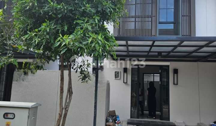 DISEWAKAN RUMAH CANTIK 2 LANTAI BARU GRESS DI PERUMAHAN AMESTA LIVING, Type : Sora Deluxe