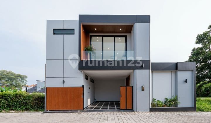 Dijual Vila Modern Mewah Casa Bella 2 di Berawa, Canggu