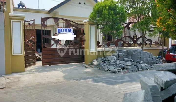 Selling a Beautiful House in the Teratai Area, Gubeng