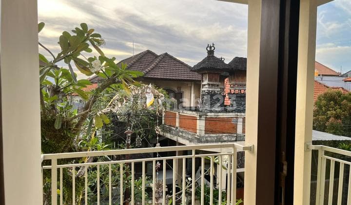 4 Kamar Tidur Rumah Semi Furnished di Sanur