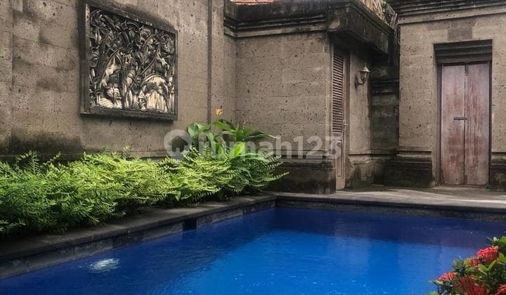 Villa di Sanur Furnish 2 Lantai Ada 4 Kamar Tidur dan Kolam