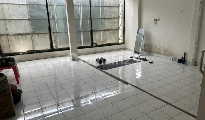 Ruko, Ruang Usaha, Lokasi Stategis