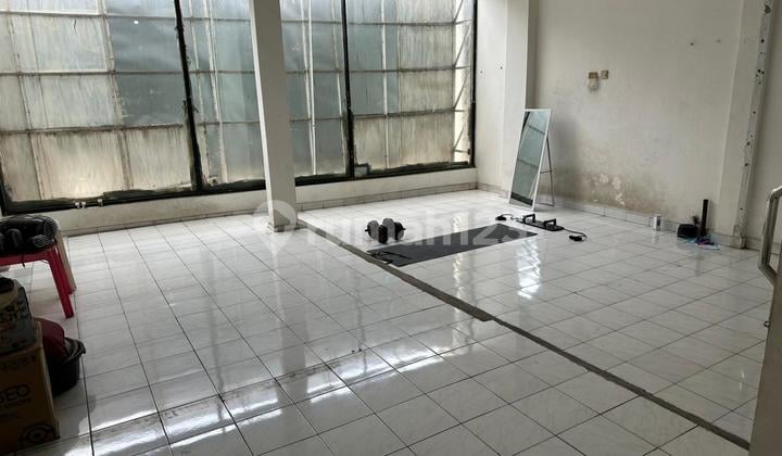 Ruko, Ruang Usaha, Lokasi Stategis