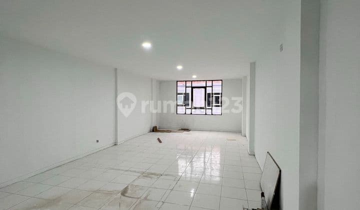 4-STORY SHOPHOUSE, in Pangeran Jayakarta. Highly Strategic Location, In the City Center, Commercial Area...