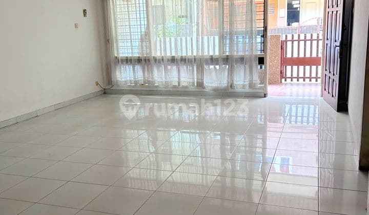 Rumah Dengan Lebar 9m. Lt: 107m