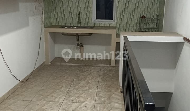 4-Storey Shop House by the Roadside