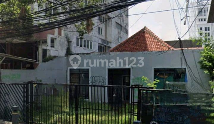 Rumah Tua Di Pinggir Jalan Di Menteng