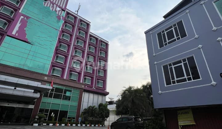 Ruko 3½ Lt. Hook, Ruang Usaha