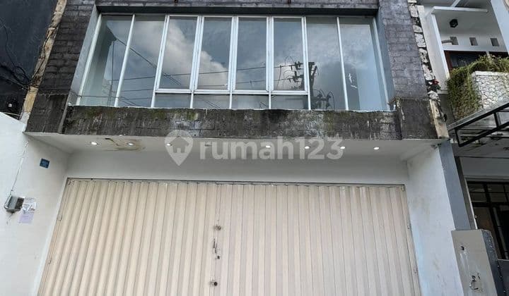 Ruko Tiga Lantai Luas & Siap Pakai di Area Bisnis Dekat Sesetan