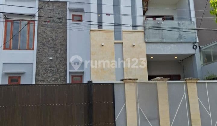 Rumah Modern Siap Huni di Central Renon Kawasan Perumahan Elite