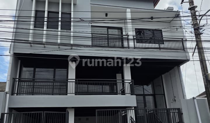 Commercial Space Suits For Business In Prime West Denpasar Area