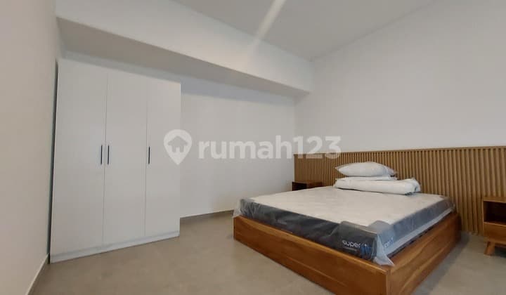 "Ready-to-Occupy Studio Mezzanine in a Favorite Renon Location"