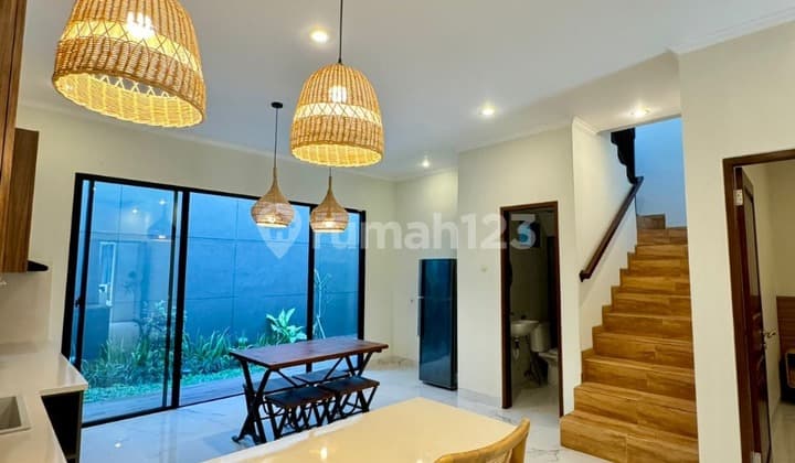 Modern And Comfy Three Bedroom House In Seminyak Close To Beach
