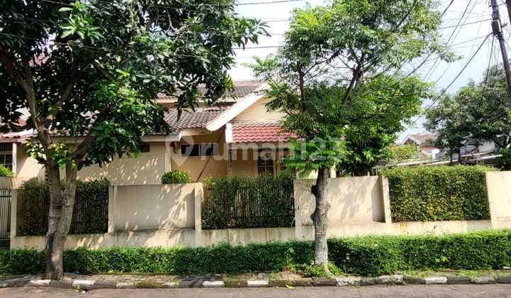 Rumah Posisi Hook di Bintaro -Sektor 3T! (Ia)Terawat, Tangerang Selatan