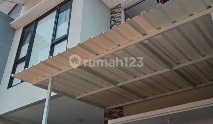 R Rumah 2 Lantai Kalisari Jakarta Timur