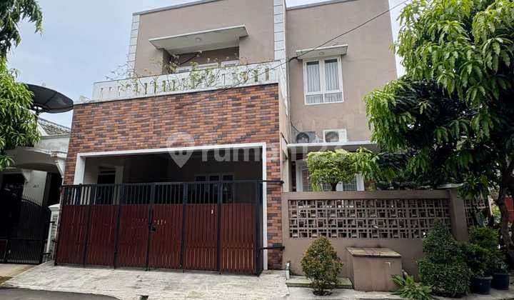 Rumah Bagus 2,5 Lantai Hoek di Nusaloka BSD, Tangerang Selatan