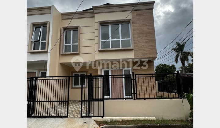 Rumah Brand New Hook di Gading Serpong Sektor, Tangerang