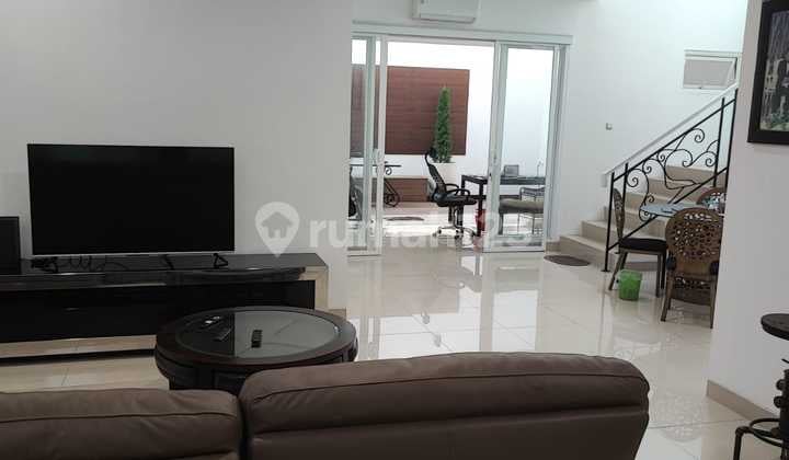 Rumah Terawat 2 Lantai Full Furnished di Cluster Elit Modernland, Tangerang
