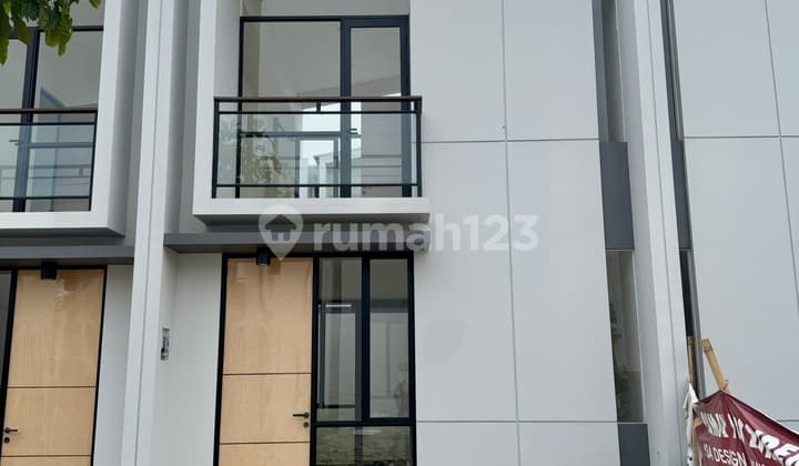 Rumah Bagus 2 Lantai di Cendana Essence Lippo Karawaci, Tangerang