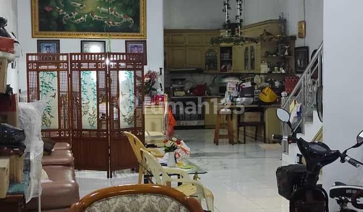 Ready-to-Occupy Angke 3-Story House in a Strategic Location