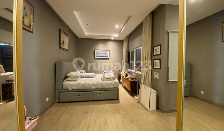 Corner House Beautiful Metland Puri Ready to Occupancy Strategic Location