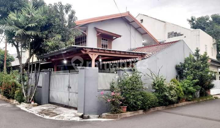 Rumah Hoek Bagus Taman Meruya Ilir Siap Huni Lokasi Strategis