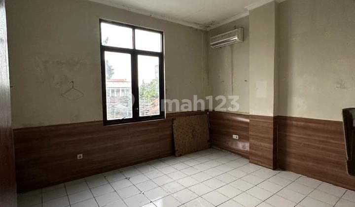 Ruko Siap Pakai Lokasi Sangat Strategis Dan Ramai Cocok Untuk Usaha Atau Kantor