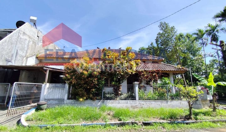 Rumah Jual Araya Posisi Pojok Blok di Depan.