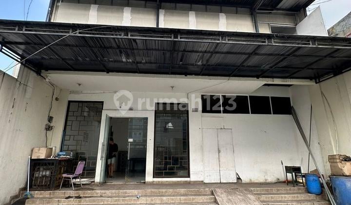 Ruko 2 Lantai Siap Pakai di Pinggir Jalan Raya Binong Strategis