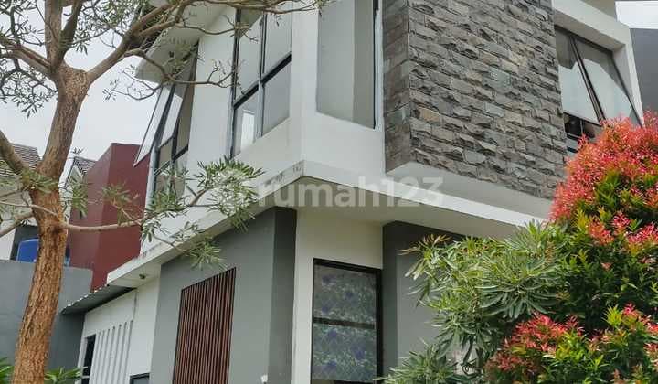 Dijual Rumah Hook 2 Lantai Nyaman Siap Huni Graha Raya Strategis