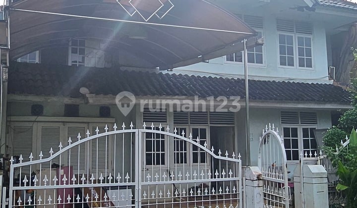 Rumah Luas 2 Lantai Depan Taman di Modernland Siap Huni