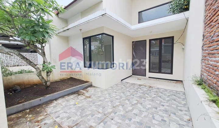 rumah di dalam perumahan hawa sejuk pegunungan